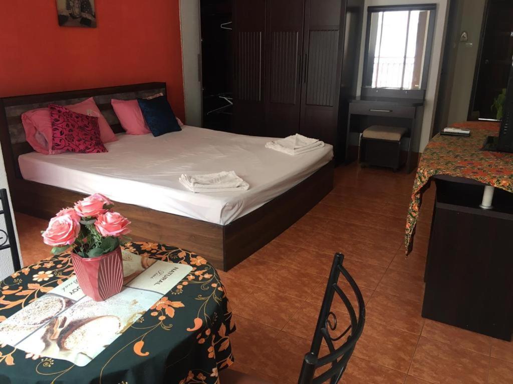 Lucky Banzaan Hotel Patong Eksteriør billede