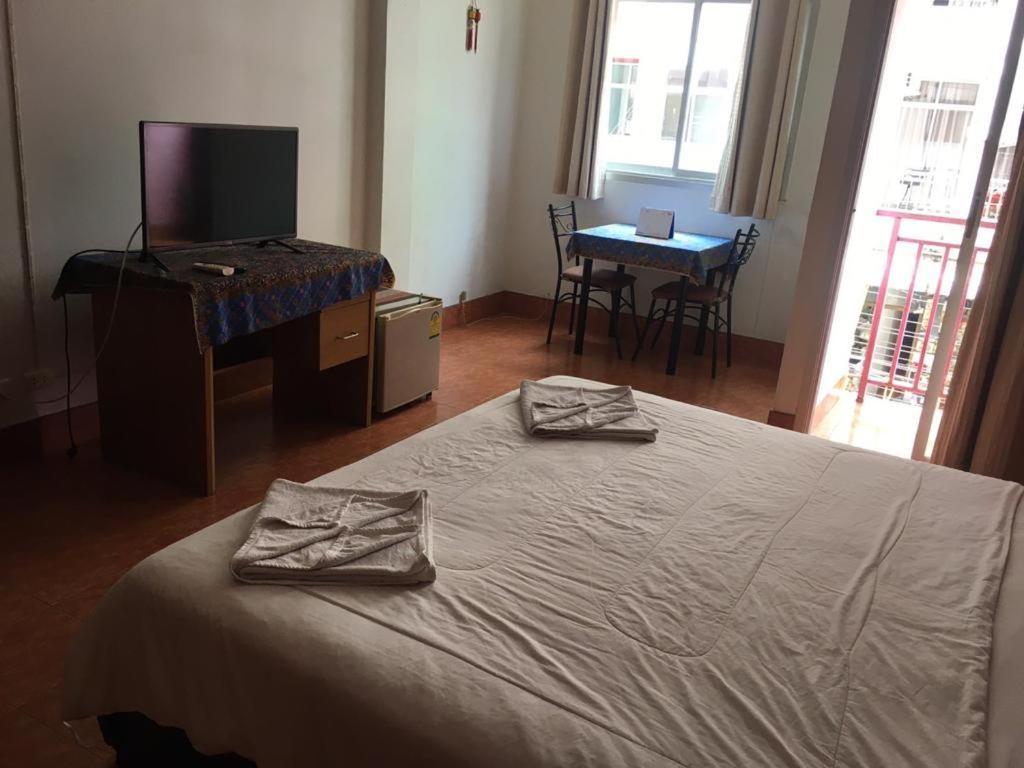 Lucky Banzaan Hotel Patong Eksteriør billede